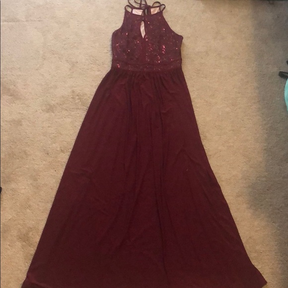 Morgan and Co. Burgundy dress only worn once - Picture 5 of 5